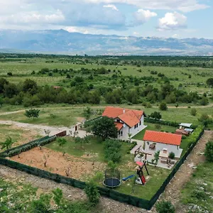 oaza-mira-kuca-za-odmor-ena.hotelinzadar.com/